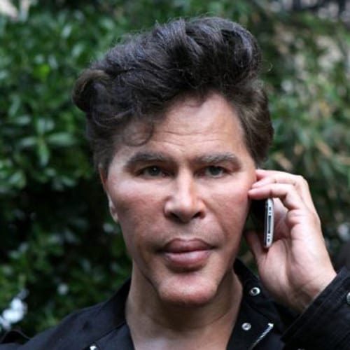 twin on ze phone